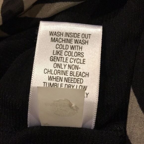 Dana Buchman Black and Tan Patterned Blouse - Picture 5 of 5